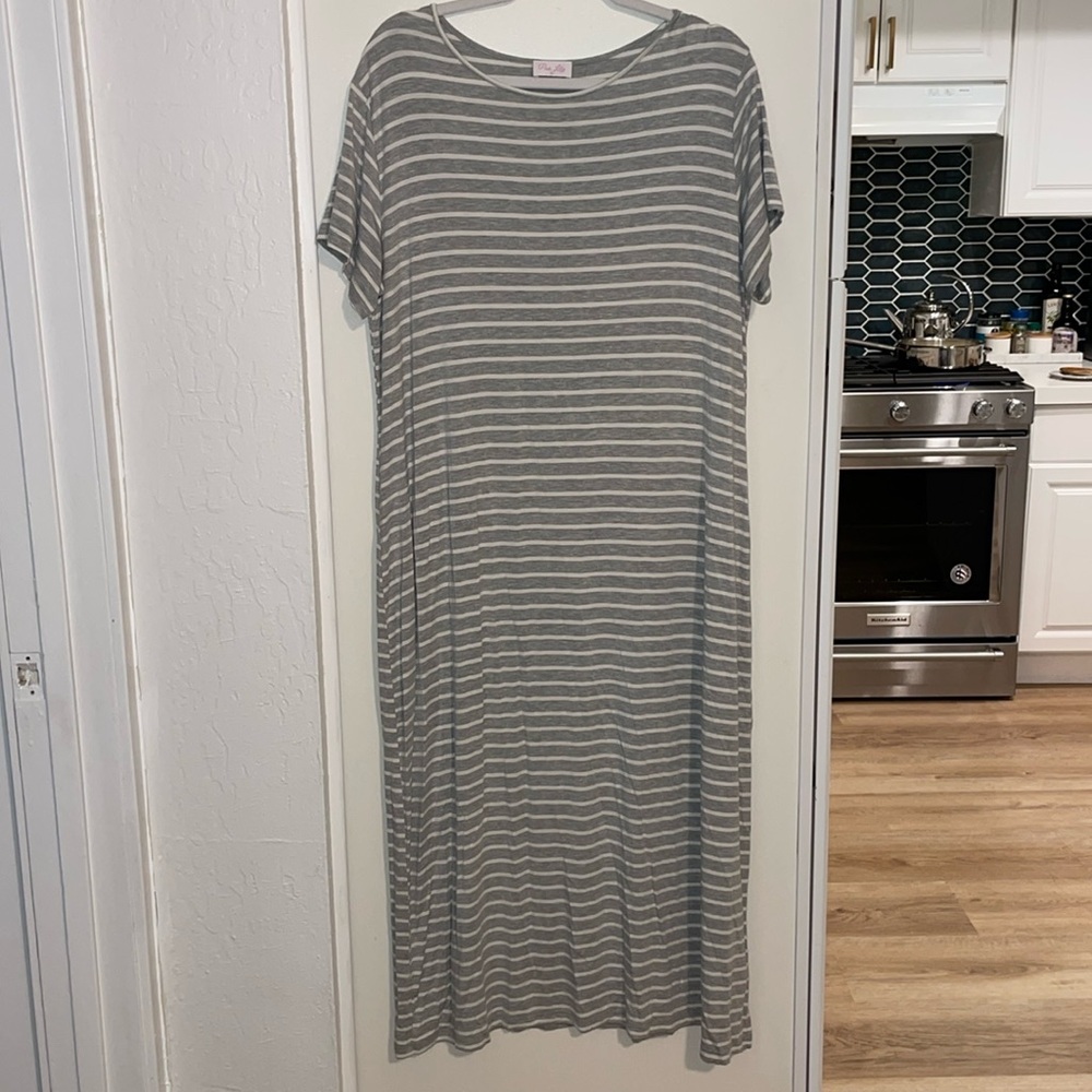 Pink Lily Gray & White Maxi Dress with side slit | XL